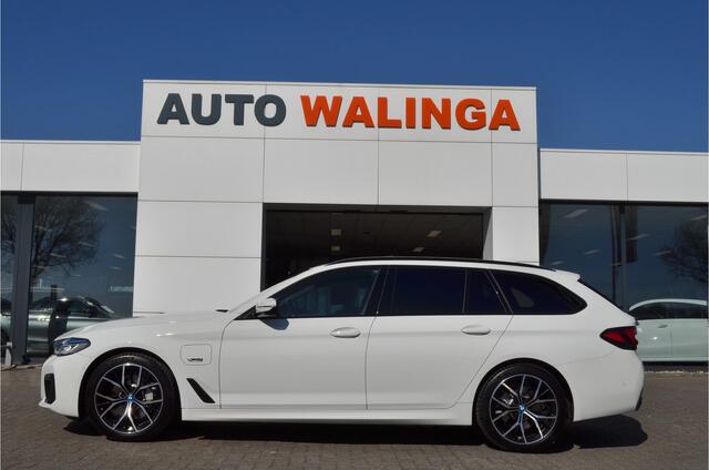 BMW 5-SERIE 530e M-Sport Panorama Laser Trekh. HUD *Leder Elek. Vert. Geh. Stoelv. V+A Stuurverw. Harman Kardon Live cockpit pro Shadow-line Draadloze lader Comfort vergr DAB+