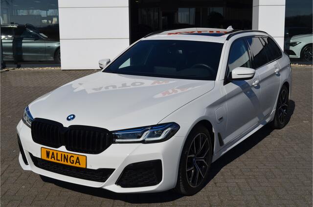 BMW 5-SERIE 530e M-Sport Panorama Laser Trekh. HUD *Leder Elek. Vert. Geh. Stoelv. V+A Stuurverw. Harman Kardon Live cockpit pro Shadow-line Draadloze lader Comfort vergr DAB+