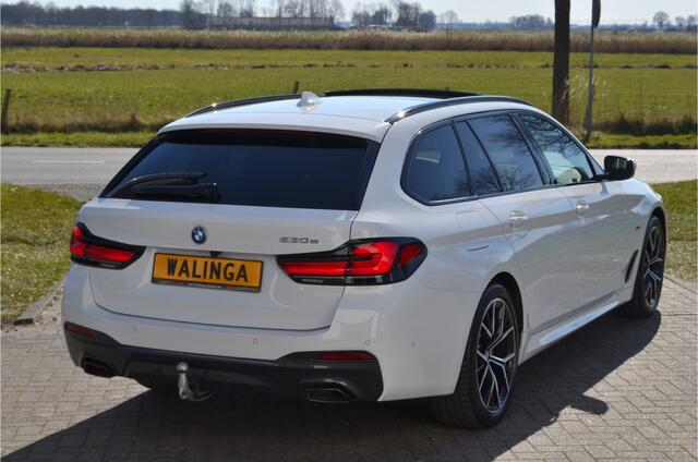 BMW 5-SERIE 530e M-Sport Panorama Laser Trekh. HUD *Leder Elek. Vert. Geh. Stoelv. V+A Stuurverw. Harman Kardon Live cockpit pro Shadow-line Draadloze lader Comfort vergr DAB+
