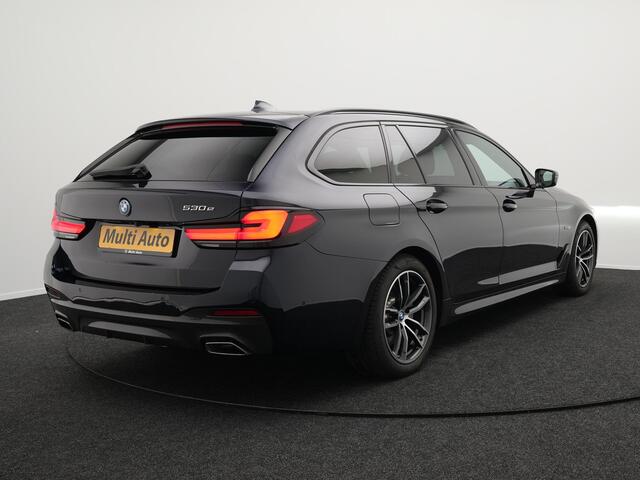 BMW 5-SERIE Touring 530e M-Sport Plug In Hybrid PHEV | Panodak | Adaptive Cruise | Trekhaak af Fabriek | Laser LED | Carplay | Camera | Head Up | Electrische Lederen Sportstoelen | Stuur/Stoel Verwarming |