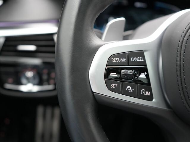 BMW 5-SERIE Touring 530e M-Sport Plug In Hybrid PHEV | Panodak | Adaptive Cruise | Trekhaak af Fabriek | Laser LED | Carplay | Camera | Head Up | Electrische Lederen Sportstoelen | Stuur/Stoel Verwarming |