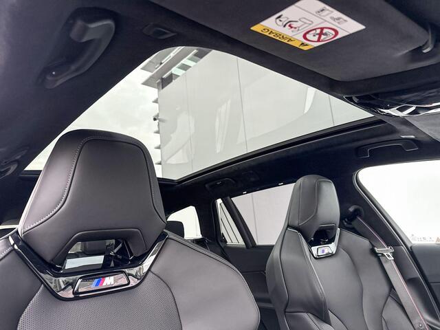 BMW 5-SERIE Touring 550e xDrive M-Sport / Bowers & Wilkins Surround Sound System / Driving Assistant Professional / 21 inch / Glazen dak / Alcantara Hemel / Comfort Acces / Parking Plus / M-Stoelen