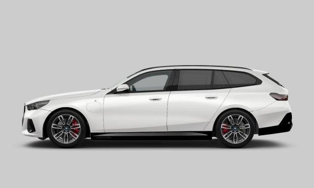 BMW 5-SERIE Touring 530e xDrive M-Sport | Panoramadak | Head Up | Elektr. Trekhaak | Harman Kardon