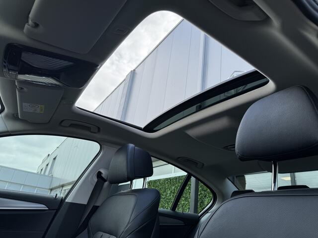 BMW 5-SERIE 530i High Executive Luxury Line | Harm/Kard. | Schuifdak | Dealer Ond. |