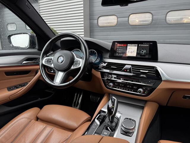BMW 5-SERIE Touring 520i High Executive M-Sport | Panoramadak | Head-Up Display | 360* Camera | Lederen Bekleding | Trekhaak |