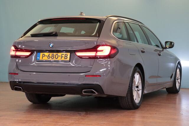 BMW 5-SERIE Touring 520i Business Edition Plus | NAVI | CLIMA | CAMERA + PDC | STOELVERW+GEHEUGEN | LED |