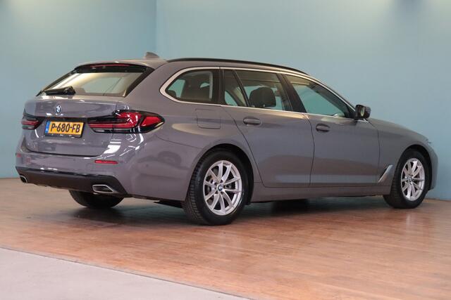 BMW 5-SERIE Touring 520i Business Edition Plus | NAVI | CLIMA | CAMERA + PDC | STOELVERW+GEHEUGEN | LED |