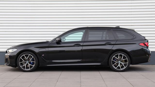 BMW 5-SERIE Touring 530e High Executive M-Sport | Massage | Head-up | Soft-Close | Harman/Kardon | Panoramadak | Laserlight | Trekhaak