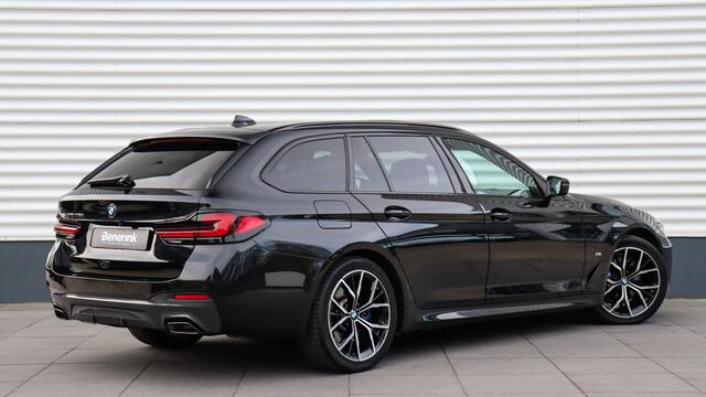BMW 5-SERIE Touring 530e High Executive M-Sport | Massage | Head-up | Soft-Close | Harman/Kardon | Panoramadak | Laserlight | Trekhaak