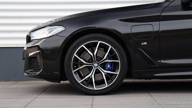 BMW 5-SERIE Touring 530e High Executive M-Sport | Massage | Head-up | Soft-Close | Harman/Kardon | Panoramadak | Laserlight | Trekhaak