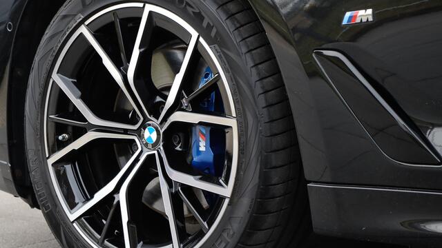 BMW 5-SERIE Touring 530e High Executive M-Sport | Massage | Head-up | Soft-Close | Harman/Kardon | Panoramadak | Laserlight | Trekhaak