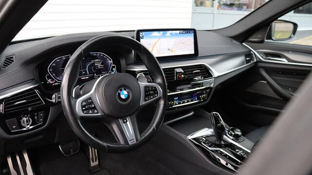 BMW 5-SERIE Touring 530e High Executive M-Sport | Massage | Head-up | Soft-Close | Harman/Kardon | Panoramadak | Laserlight | Trekhaak