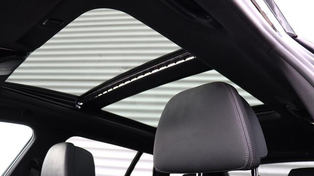 BMW 5-SERIE Touring 530e High Executive M-Sport | Massage | Head-up | Soft-Close | Harman/Kardon | Panoramadak | Laserlight | Trekhaak