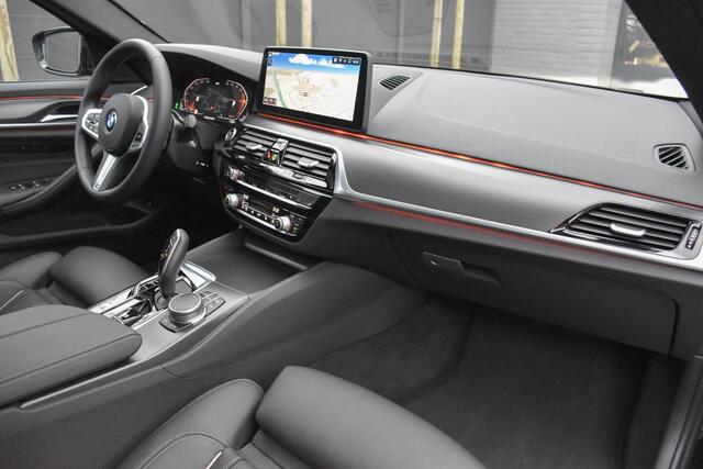 BMW 5-SERIE Touring 540i xDrive M sport | Mild Hybrid | ACC | Pano