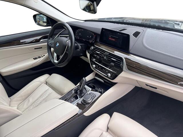 BMW 5-SERIE 520i High Executive Edition | STOELVERWARMING | CAMERA | SFEERVERLICHTING | WIT LEDER | VIRTUAL COCKPIT | MEMORY | 12 MAANDEN GARANTIE