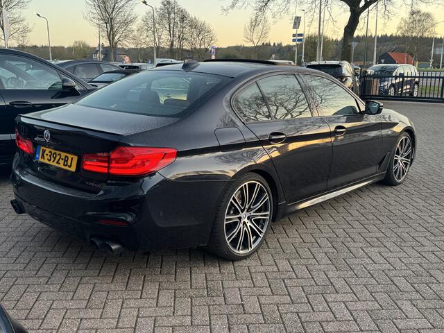 BMW 5-SERIE 540i xDrive High Exe. M Sport / Schuifdak / 360Camera / Head-up / 20'' / Softclose / Luxe Leder / Harman Kardon / Stoelventilatie / Keyless / Stuurverwarming / Dodehoek / ACC / Harman Kardon / Navigatie
