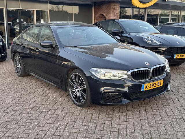 BMW 5-SERIE 540i xDrive High Exe. M Sport / Schuifdak / 360Camera / Head-up / 20'' / Softclose / Luxe Leder / Harman Kardon / Stoelventilatie / Keyless / Stuurverwarming / Dodehoek / ACC / Harman Kardon / Navigatie