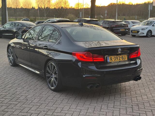 BMW 5-SERIE 540i xDrive High Exe. M Sport / Schuifdak / 360Camera / Head-up / 20'' / Softclose / Luxe Leder / Harman Kardon / Stoelventilatie / Keyless / Stuurverwarming / Dodehoek / ACC / Harman Kardon / Navigatie