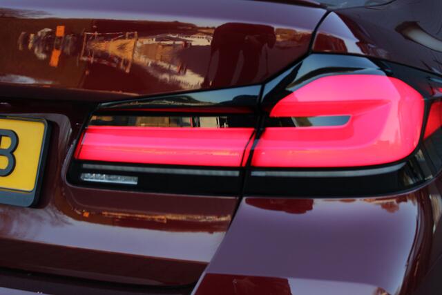 BMW 5-SERIE 540i M Sport - Laser Light - Schuif kanteldak - 20 inch Stoelkoeling - Stoelverwarming Dealer onderhouden Nederlandse auto