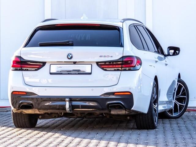 BMW 5-SERIE Touring 530e M-SPORT ** LASER, LEDER, PANORAMA, TREKH, HuD, H&K Sound ** ¤ 40.000,= onder NP - Ex. BMW-AG ** ** INFORMEER OOK NAAR ONZE AANTREKKELIJKE FINANCIAL-LEASE TARIEVEN **