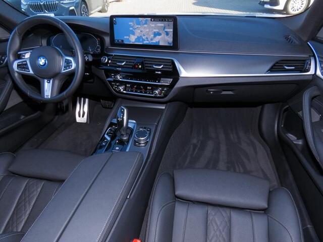 BMW 5-SERIE Touring 530e M-SPORT ** LASER, LEDER, PANORAMA, TREKH, HuD, H&K Sound ** ¤ 40.000,= onder NP - Ex. BMW-AG ** ** INFORMEER OOK NAAR ONZE AANTREKKELIJKE FINANCIAL-LEASE TARIEVEN **