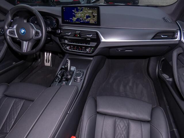 BMW 5-SERIE Touring 530e M-SPORT ** LASER, LEDER, PANORAMA, TREKH, HuD, HiFi, ALARM ** ¤ 37.500,= onder NP - Ex BMW-AG ** ** INFORMEER OOK NAAR ONZE AANTREKKELIJKE FINANCIAL-LEASE TARIEVEN **