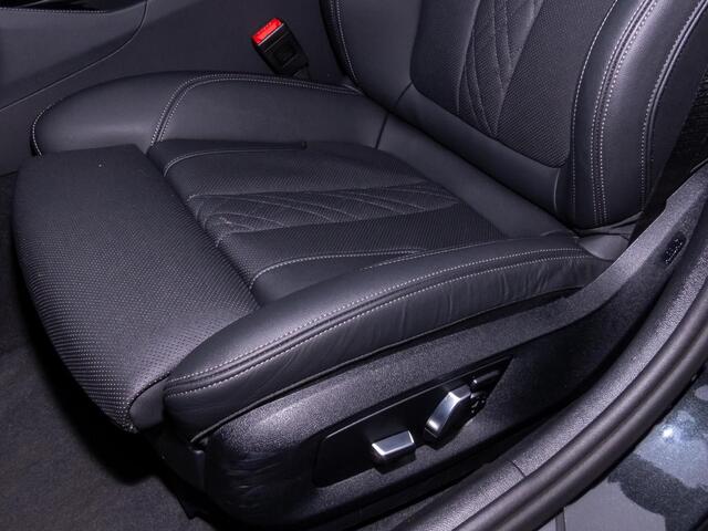 BMW 5-SERIE Touring 530e M-SPORT ** LASER, LEDER, PANORAMA, TREKH, CARBON SCHWARZ ** ¤ 37.000,= onder NP - Ex BMW-AG ** ** INFORMEER OOK NAAR ONZE AANTREKKELIJKE FINANCIAL-LEASE TARIEVEN **