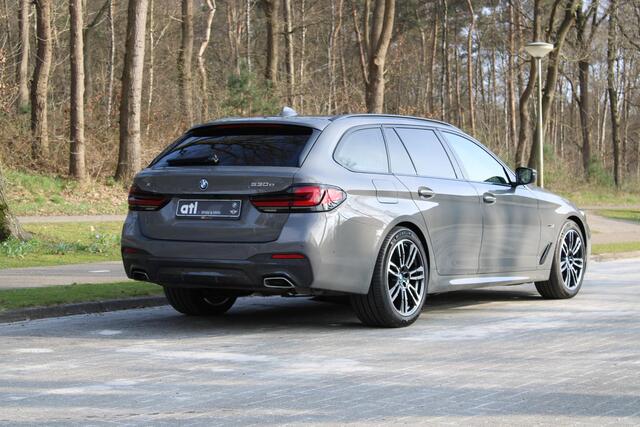 BMW 5-SERIE Touring 530e xDrive High Executive M-aerodynamiek-kit, Panoramadak, Zitting comfort met geheugen, Head up, BMW Laserlicht, DAB, Grootlichtassistent, Stoelverwarming, Parkhulpsysteemplus, Driving assistent Plus, etc.