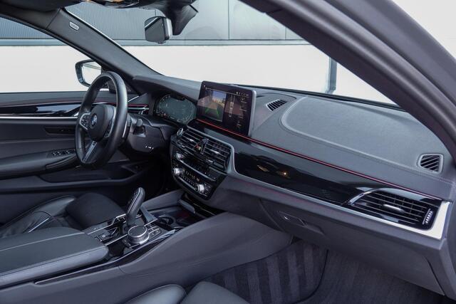 BMW 5-SERIE 530d Business Edition Plus *M-Sport / Harman-Kardon / Panorama / HUD / Massage / Stoelventilatie*