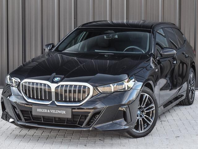 BMW 5-SERIE Touring 530e xDRIVE | M-SPORT | HARMAN/KARDON | ADAPTIVE LED |M-SPORT SUSPENSION | ACTIVE CRUISE | COMFORT ACCESS | AMBIANCE INTERIEUR | TREKHAAK