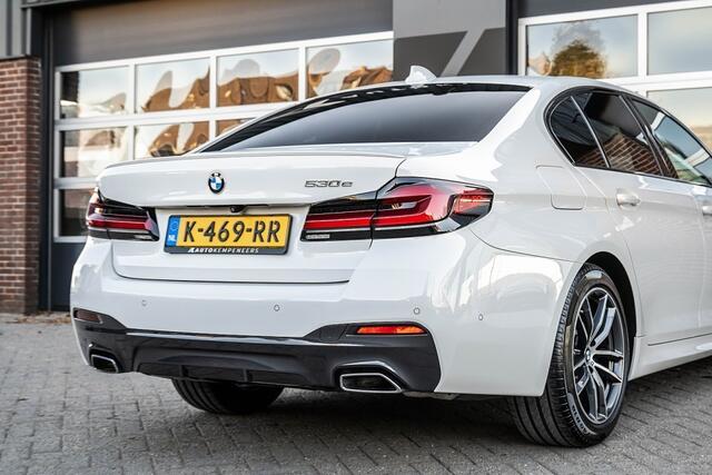 BMW 5-SERIE 530 530e High Executive | M Sport | Laser | HUD | H/K | 360 camera | Addaptief cruise | Soft-close | Keyless-entry | 18 Inch |