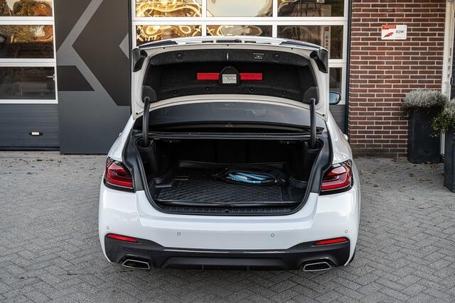 BMW 5-SERIE 530 530e High Executive | M Sport | Laser | HUD | H/K | 360 camera | Addaptief cruise | Soft-close | Keyless-entry | 18 Inch |