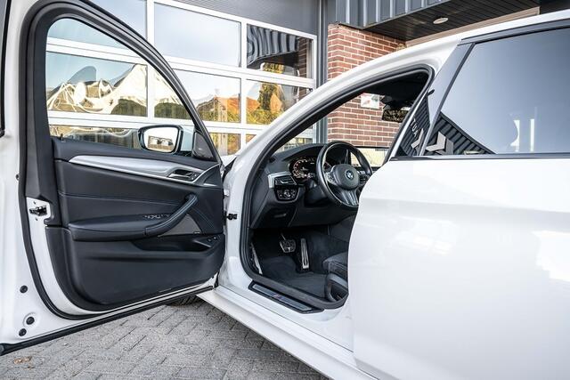 BMW 5-SERIE 530 530e High Executive | M Sport | Laser | HUD | H/K | 360 camera | Addaptief cruise | Soft-close | Keyless-entry | 18 Inch |