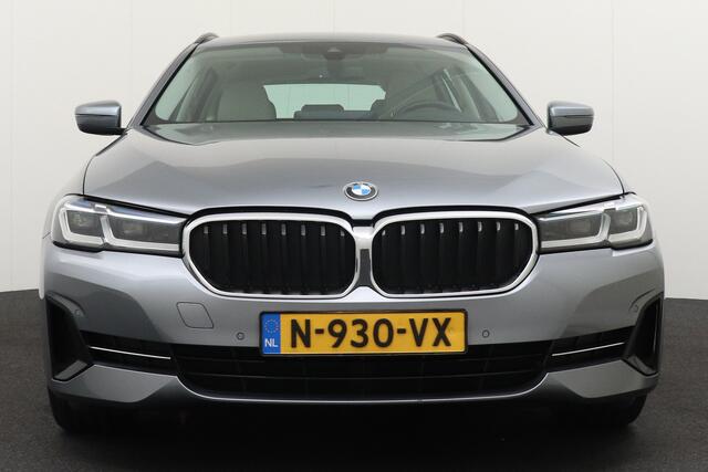 BMW 5-SERIE Touring 520d 191 PK High Exe. Camera 19' LMV Memory Laserlight