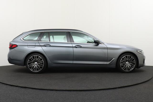 BMW 5-SERIE Touring 520d 191 PK High Exe. Camera 19' LMV Memory Laserlight