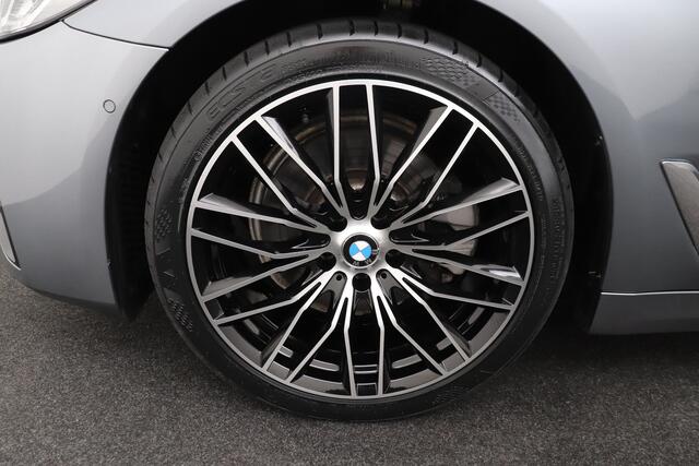 BMW 5-SERIE Touring 520d 191 PK High Exe. Camera 19' LMV Memory Laserlight