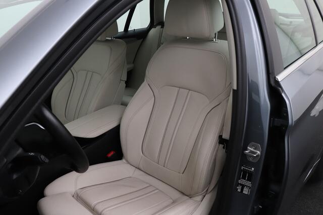 BMW 5-SERIE Touring 520d 191 PK High Exe. Camera 19' LMV Memory Laserlight