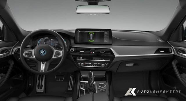 BMW 5-SERIE 530e xDrive M Sport | Shadow | Panorama | HIFI | Trekhaak | Service incl. | 18 Inch |
