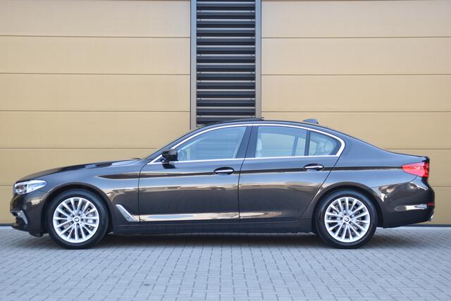 BMW 5-SERIE 530i High Executive * Luxury line * Comfort stoelen * Trekhaak * Navigatie Professional * LED * Leder *