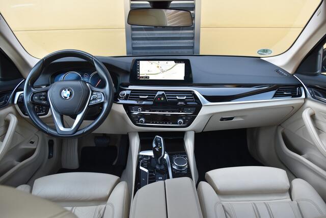 BMW 5-SERIE 530i High Executive * Luxury line * Comfort stoelen * Trekhaak * Navigatie Professional * LED * Leder *