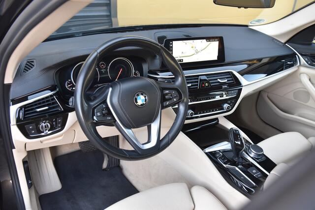 BMW 5-SERIE 530i High Executive * Luxury line * Comfort stoelen * Trekhaak * Navigatie Professional * LED * Leder *