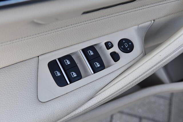 BMW 5-SERIE 530i High Executive * Luxury line * Comfort stoelen * Trekhaak * Navigatie Professional * LED * Leder *