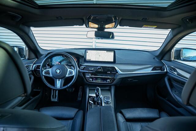 BMW 5-SERIE Touring 530d xDrive High Executive M Pakket Panodak 360 Camera ACC HUD Stuurverw. Stoelkoeling