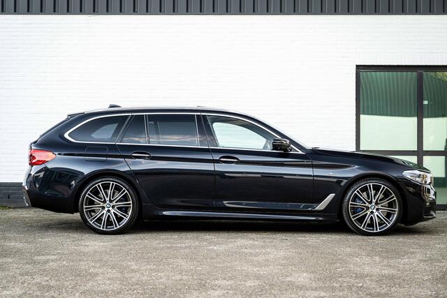 BMW 5-SERIE Touring 540d xDrive M-Sport ACC Panorama 360c HuD Orig NL