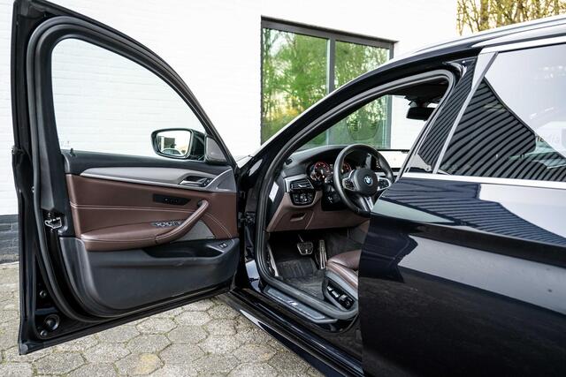 BMW 5-SERIE Touring 540d xDrive M-Sport ACC Panorama 360c HuD Orig NL