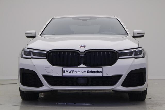 BMW 5-SERIE 530e M-Sport | Driving Assistant Professional | Soft Close | Head Up | 19" | Laserlights | Stoelverwarming