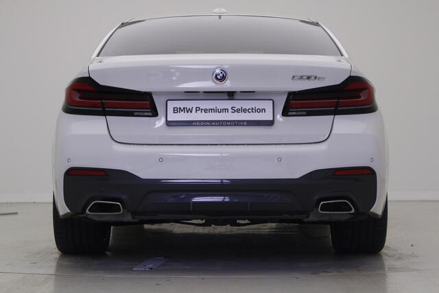 BMW 5-SERIE 530e M-Sport | Driving Assistant Professional | Soft Close | Head Up | 19" | Laserlights | Stoelverwarming