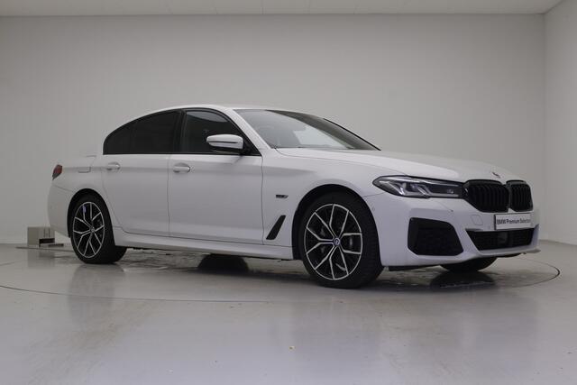 BMW 5-SERIE 530e M-Sport | Driving Assistant Professional | Soft Close | Head Up | 19" | Laserlights | Stoelverwarming