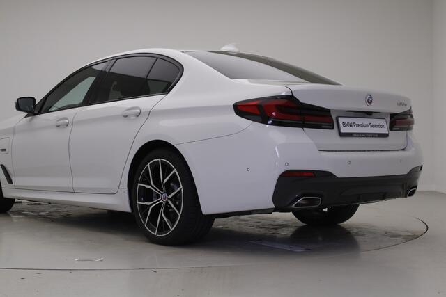 BMW 5-SERIE 530e M-Sport | Driving Assistant Professional | Soft Close | Head Up | 19" | Laserlights | Stoelverwarming