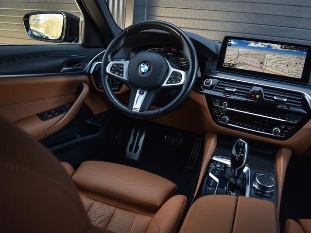 BMW 5-SERIE Touring 530e M-SPORT | PANORAMADAK | ACTIVE CRUISE CONTROL | HEAD UP | ELEKTR. VERST. STOELEN | LASER LIGHTS | TREKHAAK AFNEEMBAAR | AMBIANCE SFEERVERLICHTING